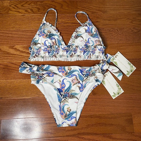 Chelsea & Violet Floral Bikini set Size XS NWT - Picture 2 of 8